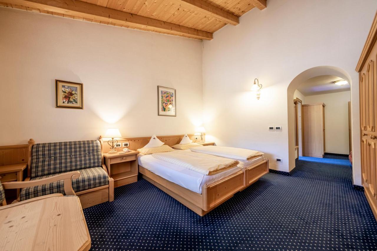 Hotel Dolomiti لا فيلا المظهر الخارجي الصورة