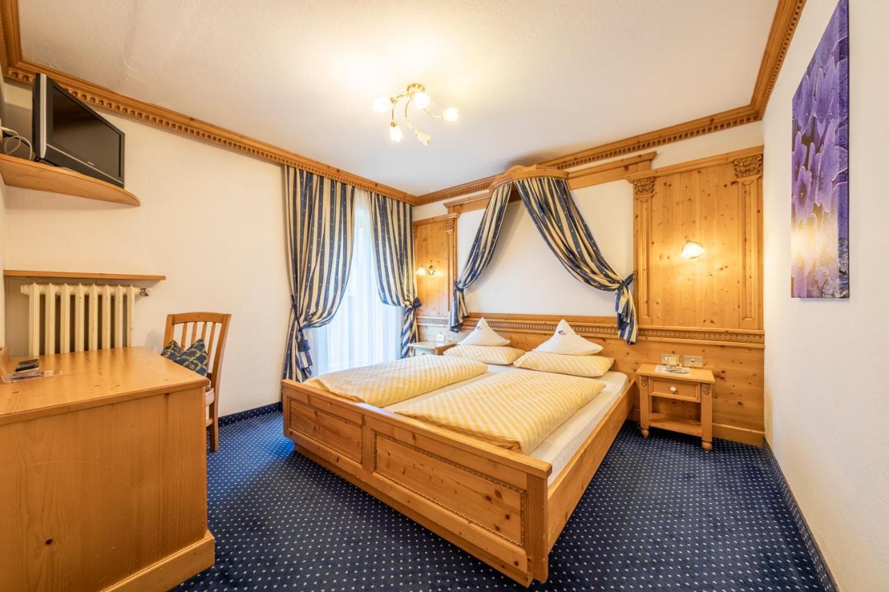 Hotel Dolomiti لا فيلا المظهر الخارجي الصورة