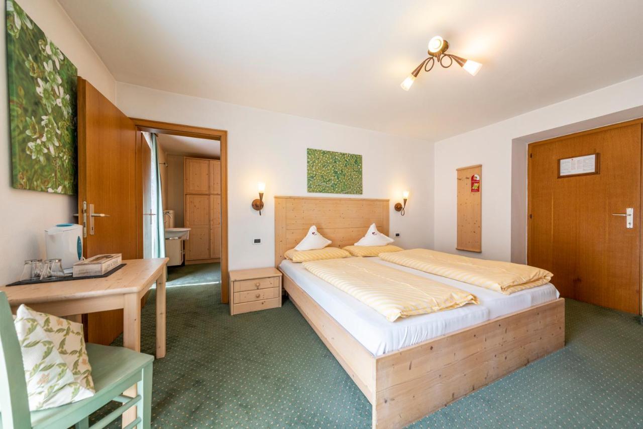 Hotel Dolomiti لا فيلا المظهر الخارجي الصورة