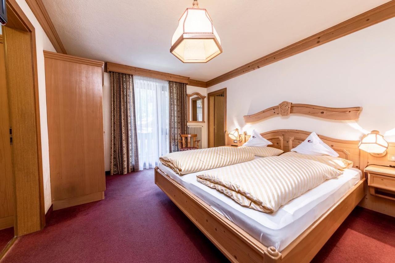 Hotel Dolomiti لا فيلا المظهر الخارجي الصورة