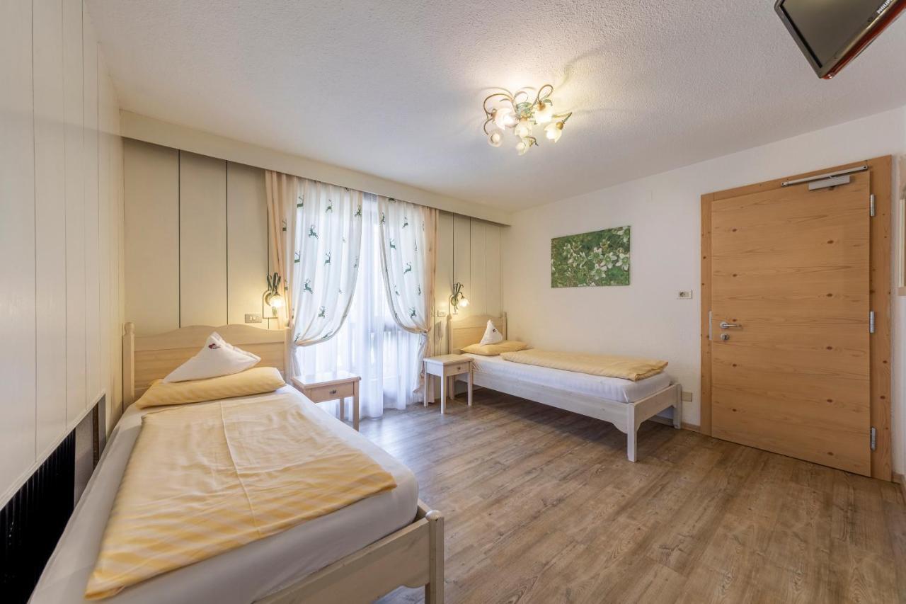 Hotel Dolomiti لا فيلا المظهر الخارجي الصورة