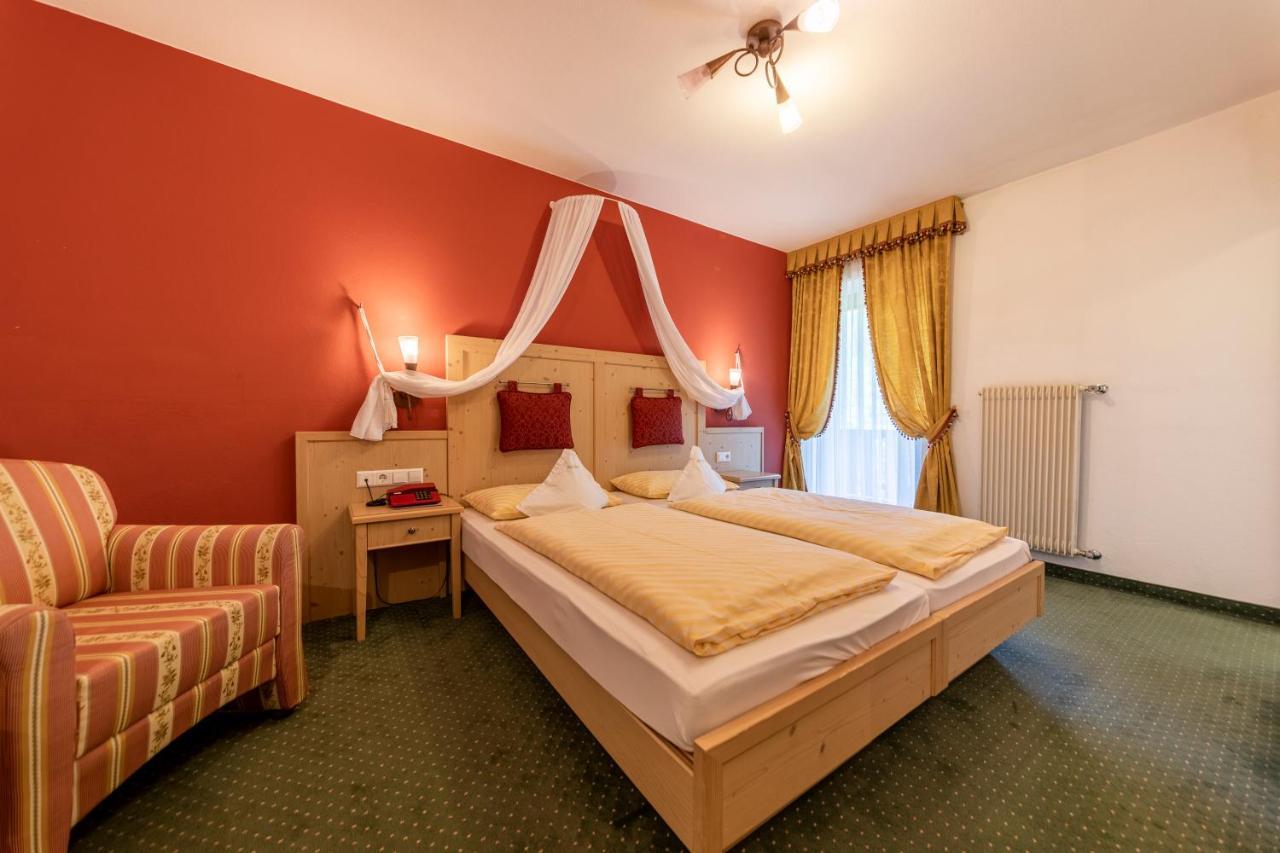 Hotel Dolomiti لا فيلا المظهر الخارجي الصورة